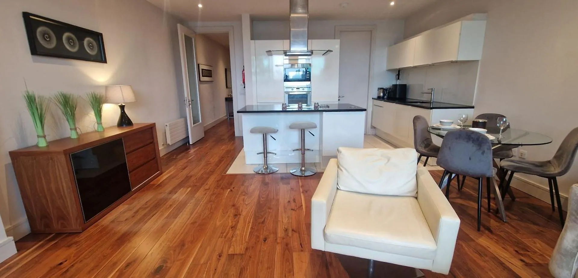 Appartamento Slick & Stylish - Large 1Bd In Heart Of Cork City
