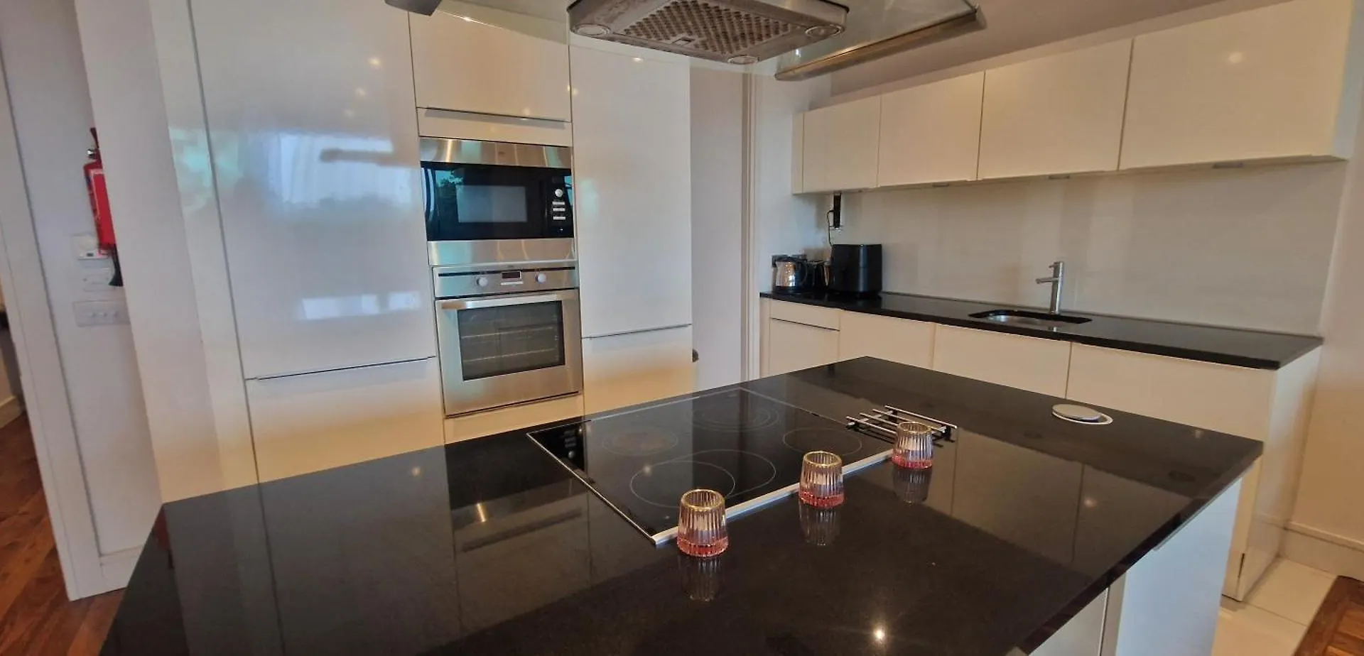 Slick & Stylish - Large 1Bd In Heart Of Cork City 0*,