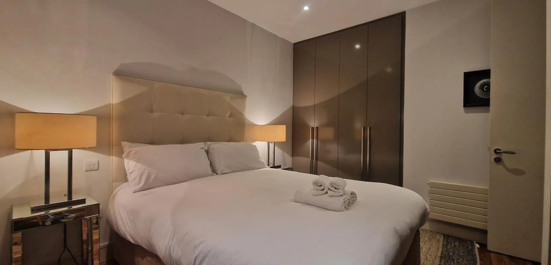 Slick & Stylish - Large 1Bd In Heart Of Cork City 0*,  Irlanda
